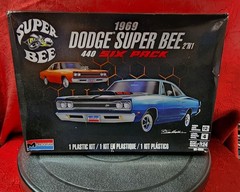Monogram 4505 1:24th scale 1969 Dodge Super Bee 440 Six Pack “2N1” Open Box