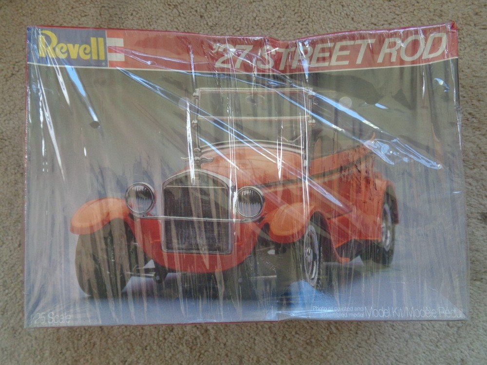 REVELL ’27 FORD STREET ROD HOBBY MODEL KIT 1:25 VINTAGE DATED 1982