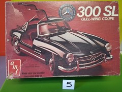 AMT 2304 Mercedes Benz 300 SL Gullwing 1:25 Scale Model kit *OPEN BOX*
