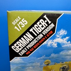 ACADEMY GERMAN TIGER-I TANK EARLY PRODUCTION 1/35 SCALE PLASTIC MODEL KIT 13239