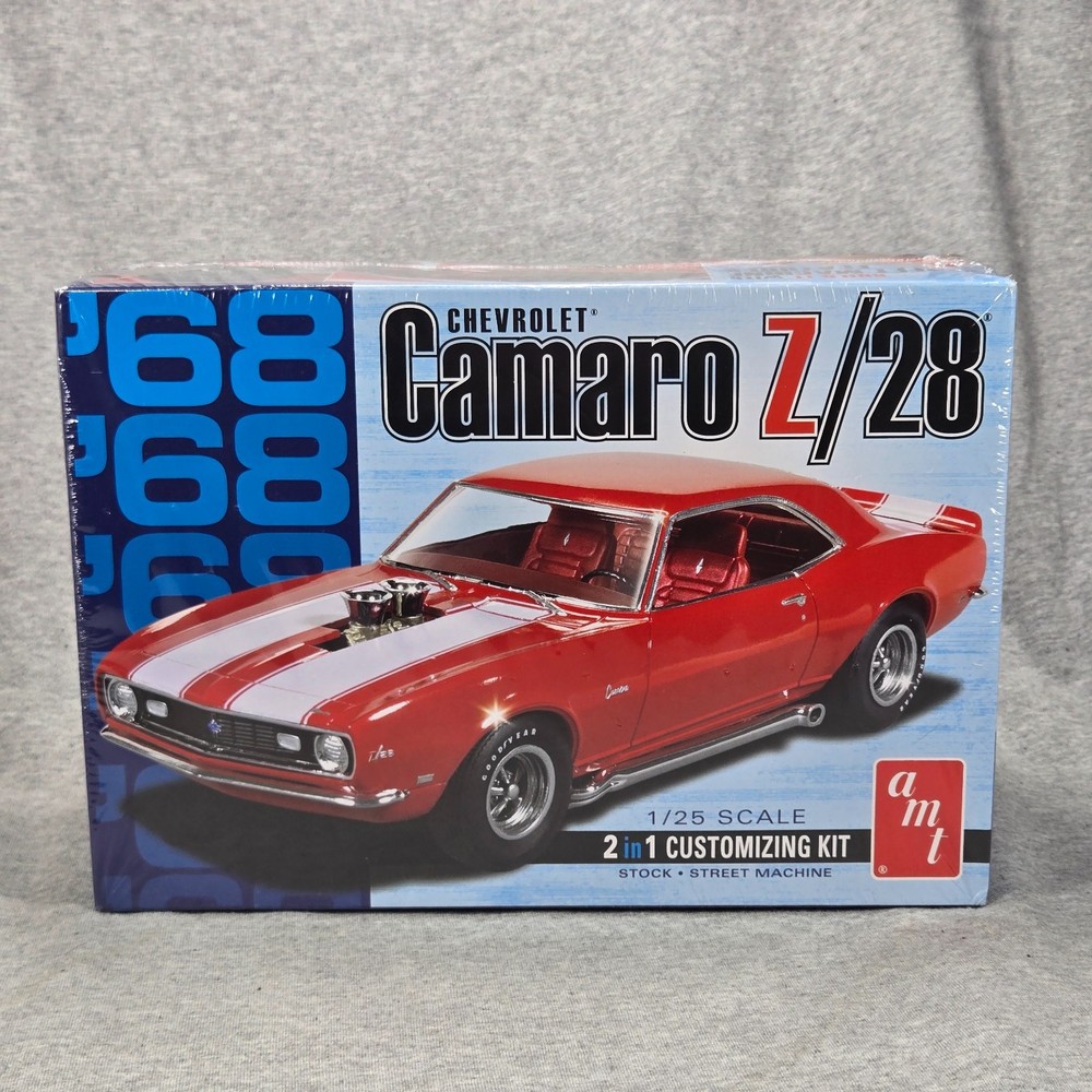 AMT 1/25 1968 Chevorlet Camaro Z/28 Model Kit 2 in 1 Stock or Street Machine