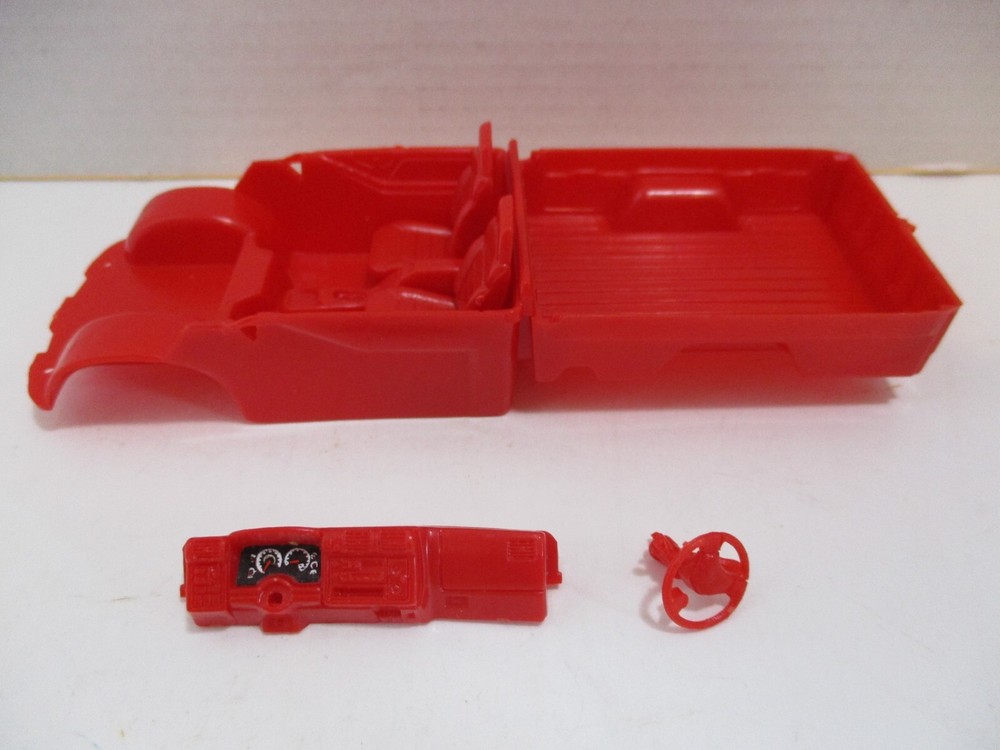 Model car parts Chevy S-10 pick up partially assembled interior ZR2 1:32 1994