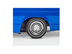 14562 1991 Chevy S-10 Lowrider Special Edition 1:25 Scale 171-Piece Skill Lev…