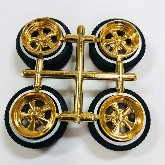 Hoppin Hydros 1/24 1/25 Gold BLVD Rims W/ Whitewall Tires 515