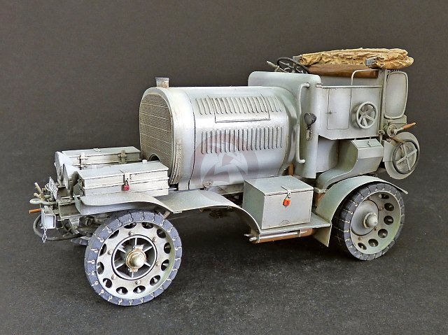 Plus Model 1/35 Generatorwagen M.16 Artillery Tractor Wehrmacht Service WWII 514