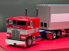 1:64 596 HEC G1 Freightliner Container Truck Tractor Model Diecast Metal Car
