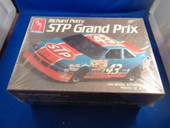 Ertl AMT # 6728 Richard Petty STP Grand Prix Model Kit 1/25 Scale Sealed