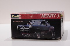 REVELL 1951 HENRY J SAINTS SCALE 1:25 MODEL KIT 7398