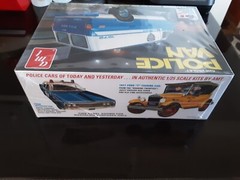 AMT RETRO DELUXE CHEVROLET POLICE VAN MODEL KIT FACTORY SEALED–READ DESCRIPTION