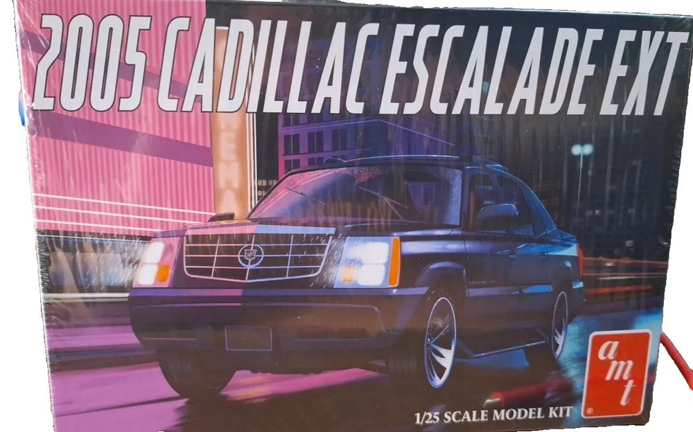 AMT 2005 Cadillac Escalade EXT 1:25 Scale Plastic Model Car Kit AMT1317 Sealed
