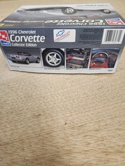 AMT 1:25 96 CHEVY CORVETTE CONVERTIBLE COLLECTOR EDITION MODEL KIT