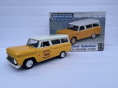 Revell 1966 Chevy Suburban 1:25 Scale (Built Model)
