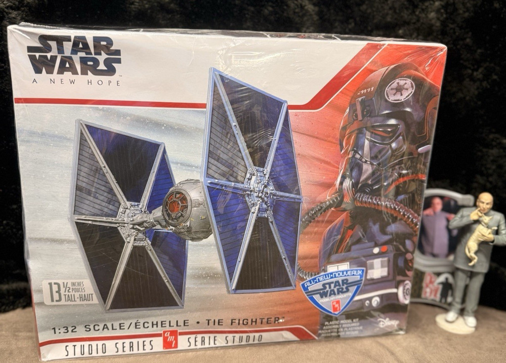 AMT Star Wars A New Hope 1/32 Model Kit – AMT1341 – MISB NEW and SEALED