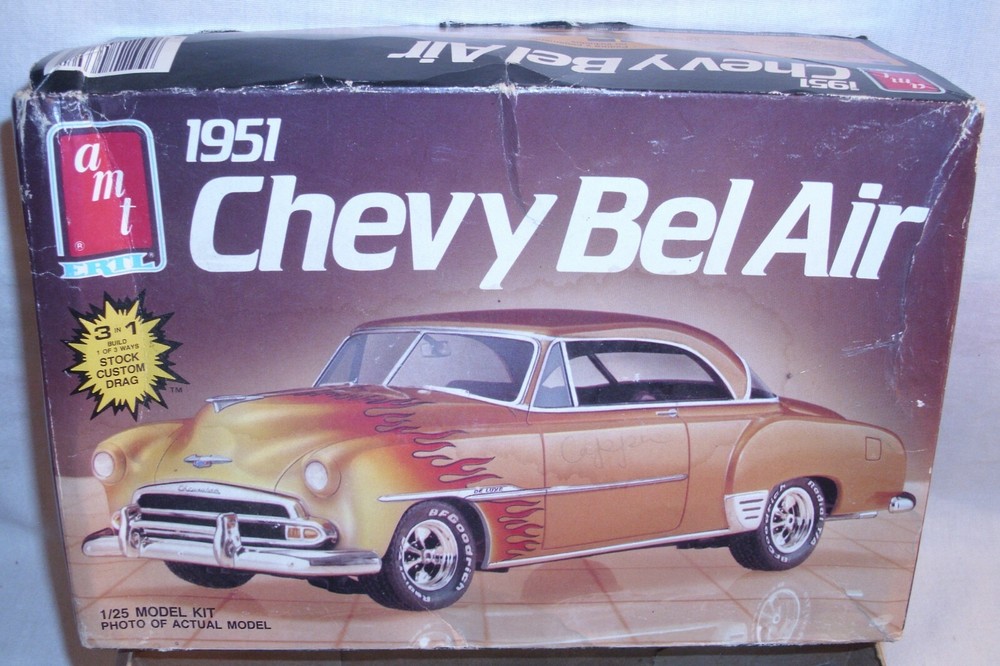 AMT 1951 CHEVY BEL AIR 3 IN 1 CAR MODEL KIT 1:25 6607
