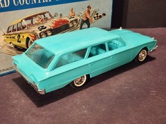 Hubley 1960 Ford Country Sedan 1/24 Scale Nicely Built Kit with Box – Aqua