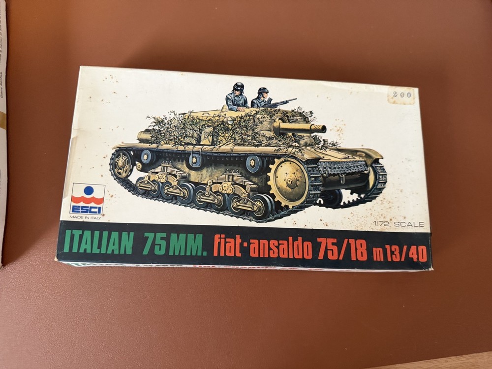 Vintage Esci Italian 75mm Fiat-Ansaldo 75/18 M13/40 Tank 1/72 Model Kit – 7350