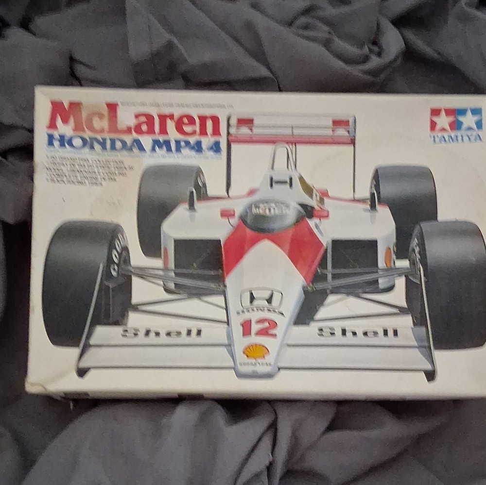 Tamiya McLaren Honda MP4/4 Formula 1 Racing Car Plastic Model Kit Senna