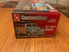 AMT Custom Shop ’41 Ford Woody Predecorated 1/25 Scale Model Kit 30248 New