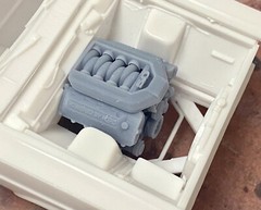 1:24 Scale: Ford Engine Pack; 3 Engines: Coyote 5.0, GT350 VooDoo;Custom Lincoln