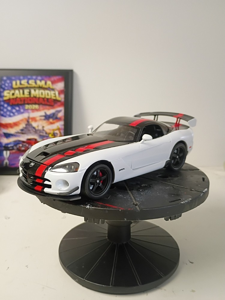 Built Revell 2010 Dodge Viper ACR 1/25 Model Car
