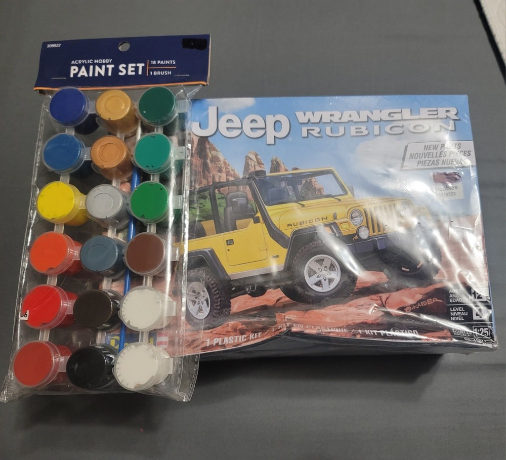 Revell Jeep Wrangler Rubicon Plastic Model Kit 1:25 Scale 85-4501 – New+Paint