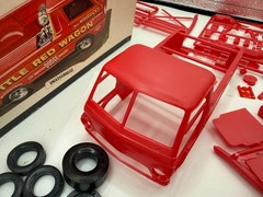 Vintage IMC Dodge LITTLE RED WAGON / Kit No. 107-200 / 1/25 Scale Model