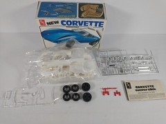 New Corvette Convertible AMT 1:25 Model Kit T460 Sealed Parts Bag No Decals