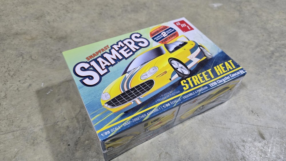 AMT Snapfast Slammers 1998 Chrysler Concorde Street Heat Model Car Kit 1:25 New