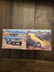 AMT 1/25 Scale AMT1219 1972 GMC Jimmy Model Kit