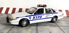 Nicely built 1/25 scale 1997 Ford Crown Victoria NYPD White Blue RMP READ