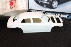 AMT® 1:25 Model Kit: 2005 Chrysler® 300C™ Sedan Car – Skill Level 2 – Open Box