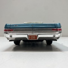 Maisto 1965 Pontiac GTO Convertible Blue 1:18 Scale Diecast Car