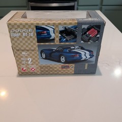 AMT PRO SHOP DODGE VIPER RT-10 1/25 SCALE MODEL KIT NEW
