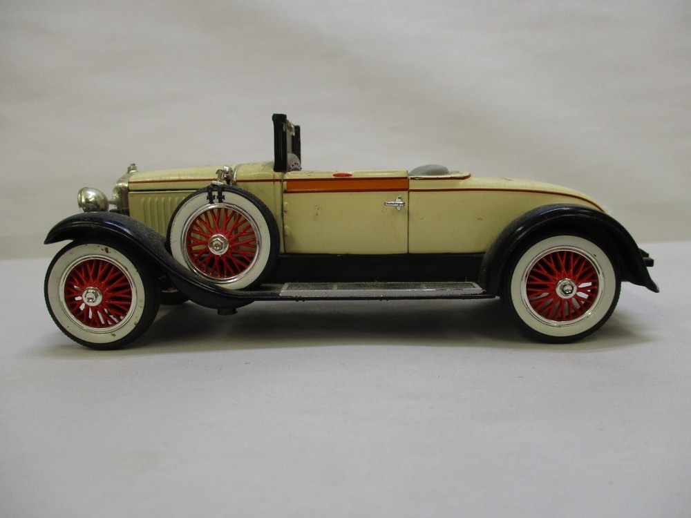 Signature Models 1927 Cadillac 314 Roadster 1/31 Scale