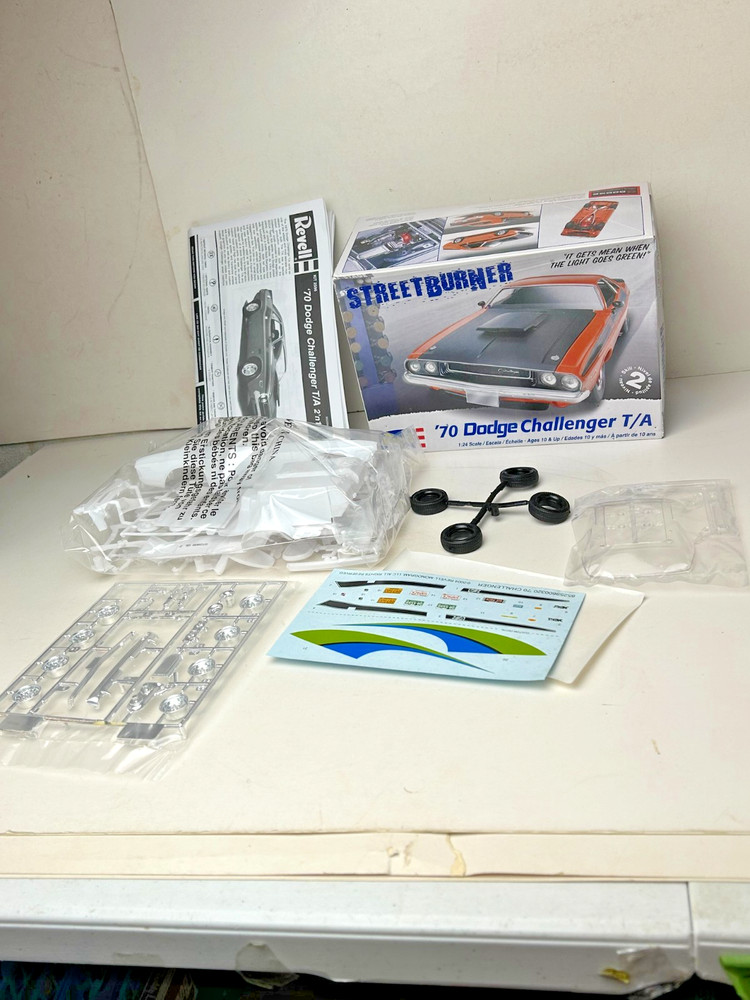 Revell #85-2596, 1970 Dodge Challenger T/A Model Kit with Box