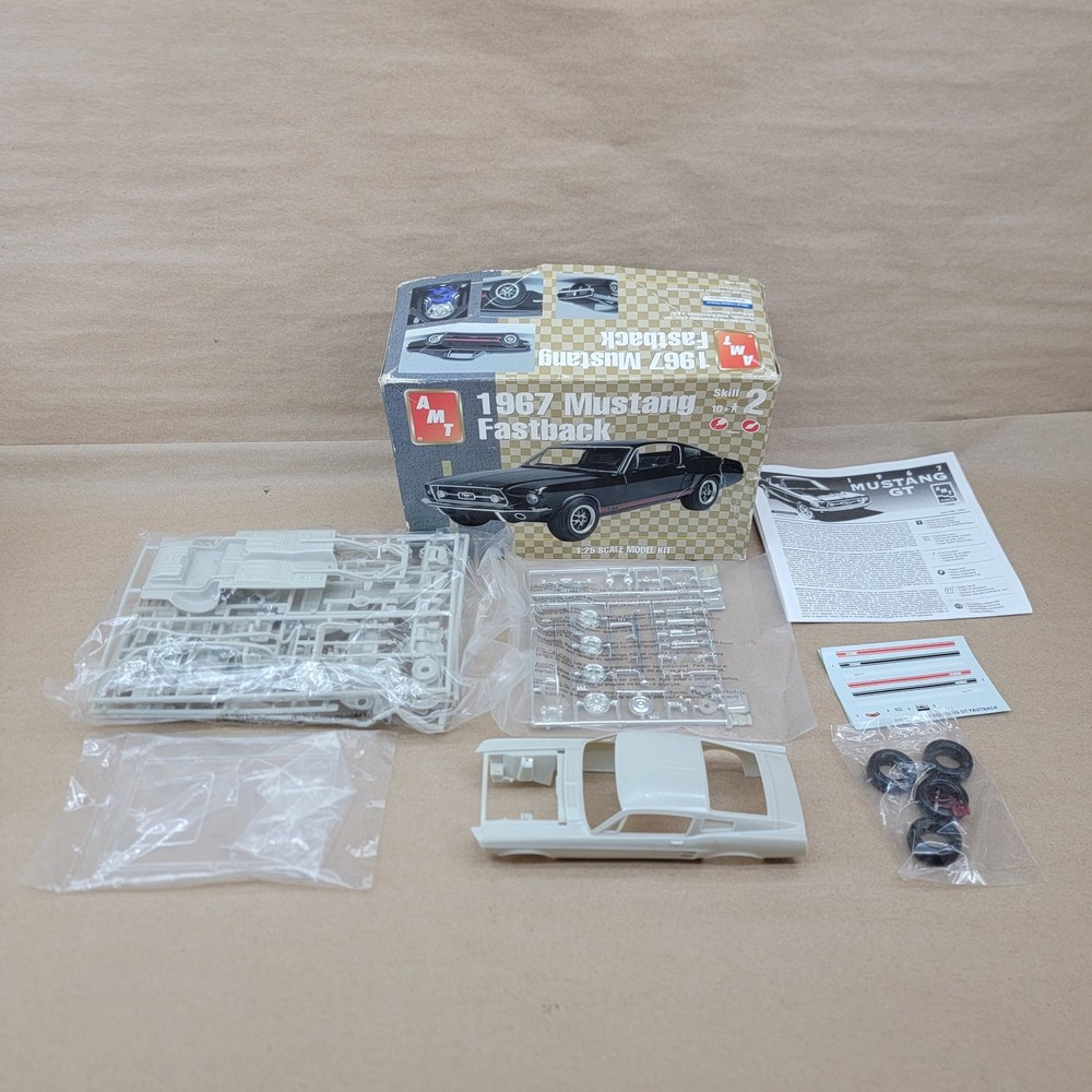 AMT 1967 Ford Mustang Fastback 2005 Model Car Kit 1:25 Scale #31635 Sealed Bag