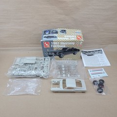 AMT 1967 Ford Mustang Fastback 2005 Model Car Kit 1:25 Scale #31635 Sealed Bag