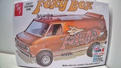 AMT 1/25 Scale Model Kit Chevy Custom Van ‘Foxy Box’ -Skill 2 AMT #1265