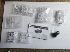 Revell Jeep Wrangler Rubicon 1:25 Scale Model Car Kit #85-4501 Open Box