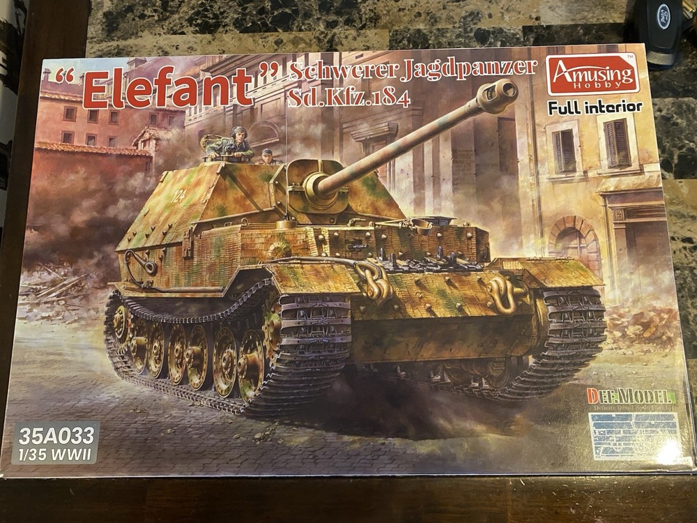 Amusing Hobby #35A033 1/35 Sd.Kfz.184 Schwerer Jagdpanzer ELEFANT Full Interior