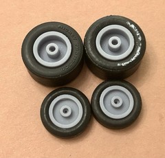 1/24 Scale: 17/15-inch “Centerline Drag” Wheels W/Cheater Slicks; Resin