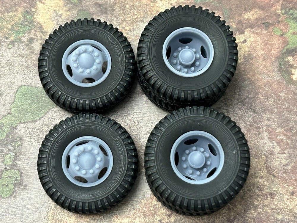 Resin 1/24 Scale: 15-inch “Budd 5-Hole Truck” Dually Wheels W/ Commercial Tires