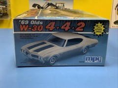 MPC ’69 OLDSMOBILE W-30 4-4-2 Released in 1988 NEW