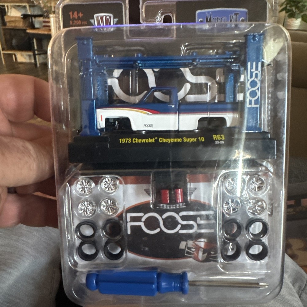 M2 Machines Model Kit Foose 1973 Chevrolet Cheyenne Super 10 R63 Die Cast 1:64