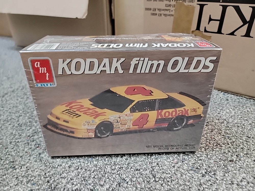 AMT ERTL #4 ERNIE IRVAN Chevrolet 1/25 NASCAR Model Kit Factory Sealed Box