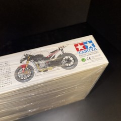 TAMIYA 1/12 No.105 Yamaha YZR-M1 50th Anniversary Valencia (JP IMPORTED) SEALED)