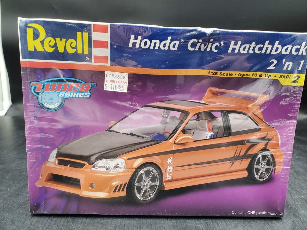 Revell 1:25 Honda Civic Hatchback Tuner Series 2’n1 Model Kit 85-2389 Dented Box