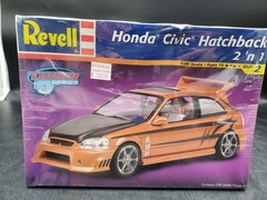 Revell 1:25 Honda Civic Hatchback Tuner Series 2’n1 Model Kit 85-2389 Dented Box