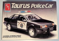 AMT ERTL Taurus Police Car 1/25 Plastic Model 6078,Open box,Sealed Parts (B117)