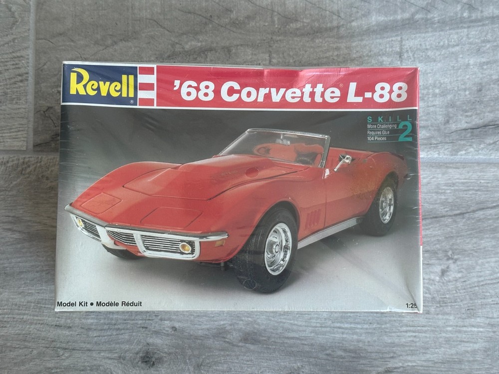 1968 CHEVROLET CORVETTE L-88 MODEL KIT REVELL 1/25 SCALE IN SEALED BOX